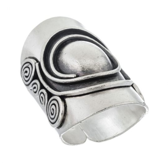 Anillo liso oscuro